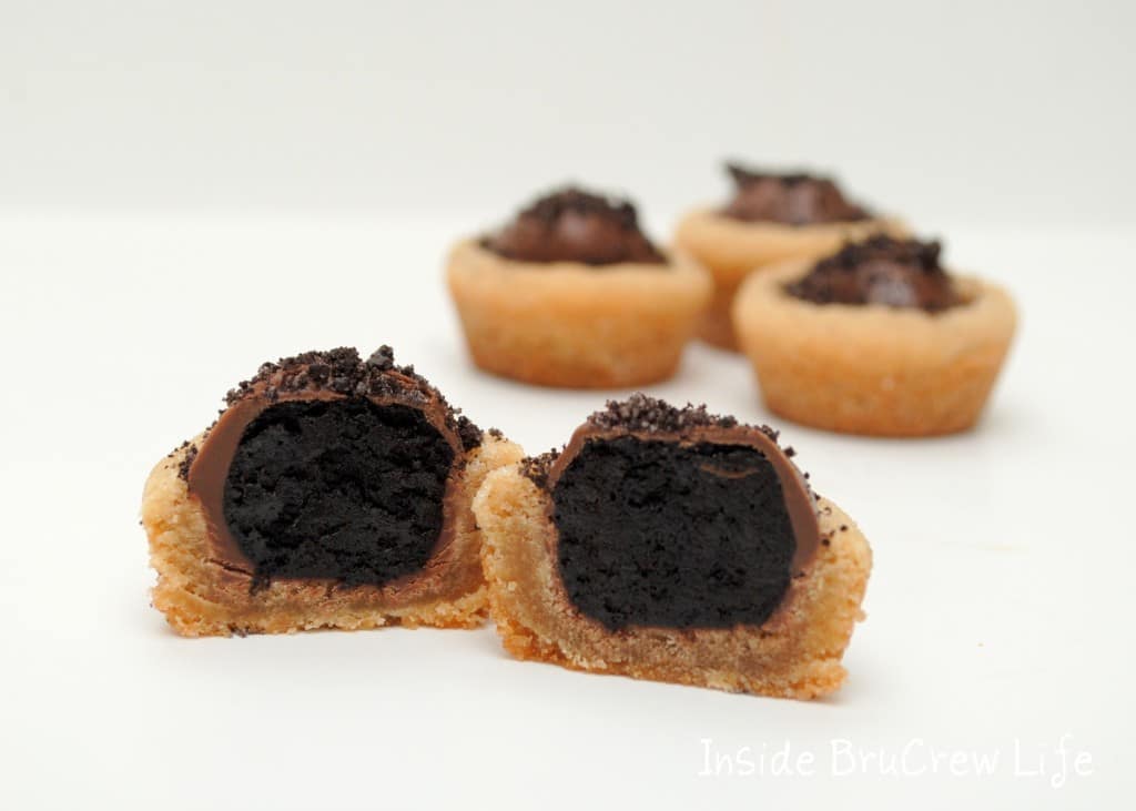 Peanut Butter Oreo Truffle Cookie Cups from http://www.insidebrucrewlife.com - two cookies in one is the best kind of treat #oreo #peanutbutter #cookies peanut butter oreo truffle cookie cups, Oreo truffles, peanut butter cookies