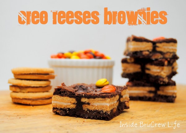 Oreo Reeses Brownies - brownies filled with golden Oreos and Reeses pieces #Reeses #Oreo http://www.insidebrucrewlife.com Oreo brownies