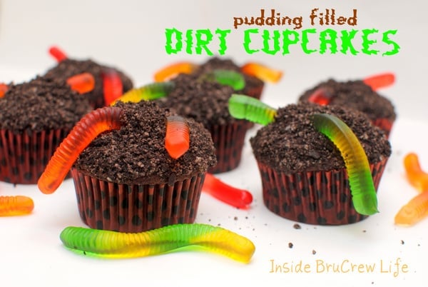 Pudding Filled Dirt Cupcakes - chocolate cupcakes with a pudding center and cookie crumbs and gummy worms on top  http://www.insidebrucrewlife.com