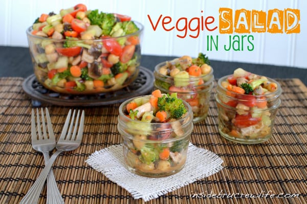 Veggie Salad in a Jar - use all the veggies you like and coat them in a dressing of your choice #vegetables #foodinajar http://www.insidebrucrewlife.com