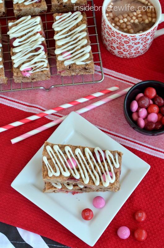 Raspberry Hot Chocolate Bars - quick and easy granola bars get their flavor from raspberry hot chocolate and raspberry M&M's #granolabars #raspberry @brucrewlife Raspberry Hot Chocolate Bars