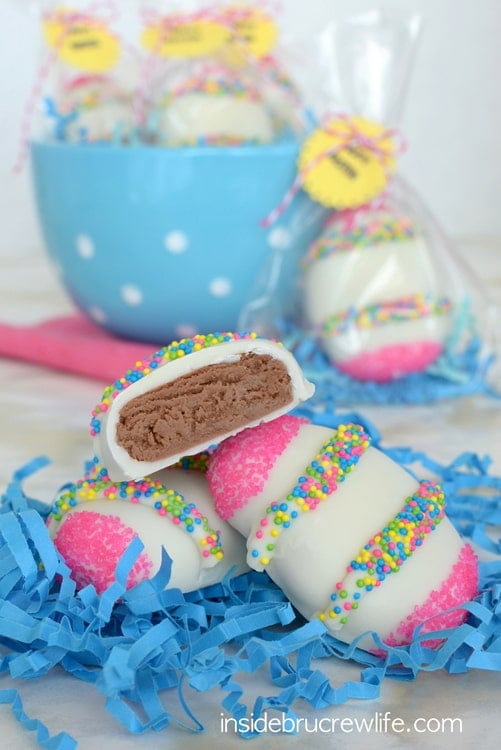 These fun Nutella cream eggs are dipped in white chocolate and decorated with sprinkles.  They make an adorable treat for Easter baskets.