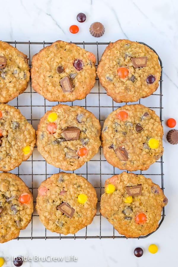 Overhead picture of a wire rack with peanut butter oatmeal banana cookies on it