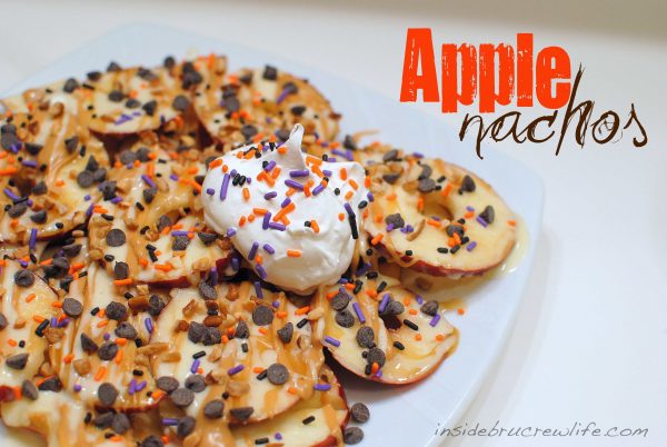 Apple Nachos - toppings and candies make this a fun after school snack. #apples #nachos #healthysnack #nobake #fall #recipes #easy 