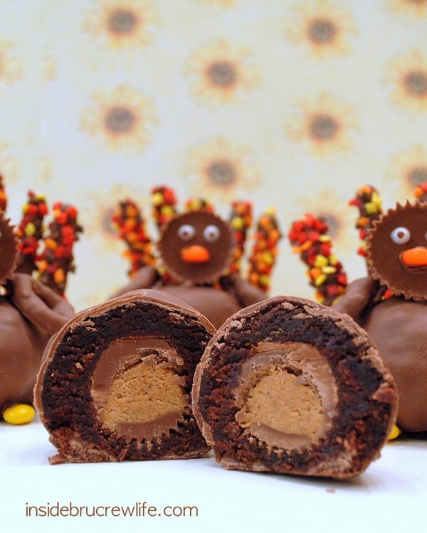 Reese's Brownie Bite Turkeys - brownies, peanut butter cups, and chocolate covered pretzels for a fun turkey day treat www.insidebrucrewlife.com