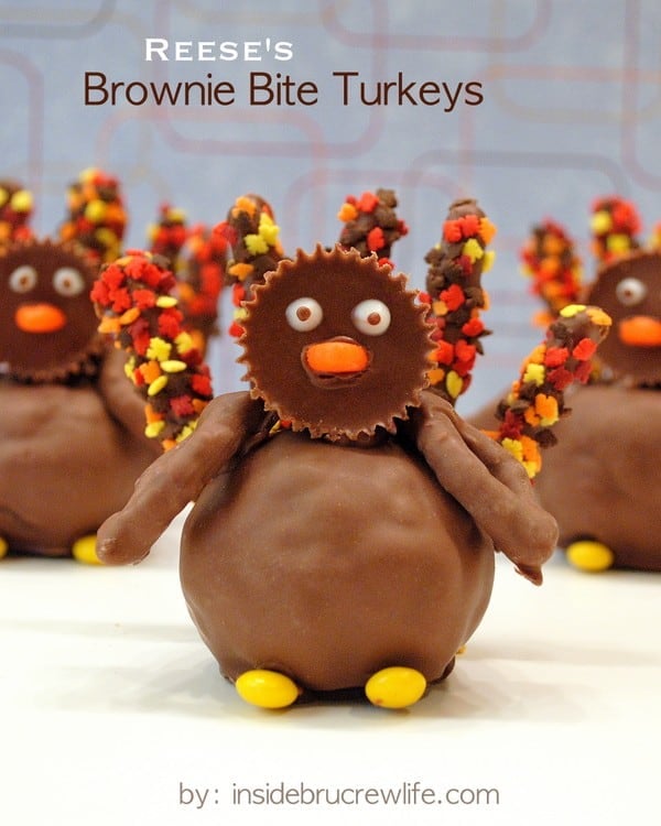 Reese's Brownie Bite Turkeys - brownies, peanut butter cups, and chocolate covered pretzels for a fun turkey day treat www.insidebrucrewlife.com