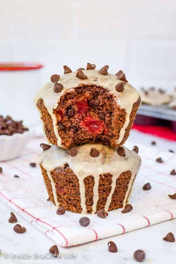 Cherry Mocha Chip Muffins - cherries, chocolate chips, and a coffee glaze makes these mocha muffins taste amazing! Perfect recipe for breakfast! #muffins #mocha #cherry #breakfast #chocolate