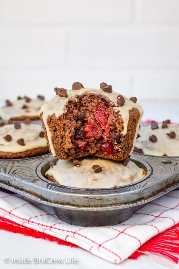 Cherry Mocha Chip Muffins - these mocha muffins are loaded with cherries and chocolate chips! Easy recipe to make for breakfast! #muffins #mocha #cherry #breakfast #chocolate