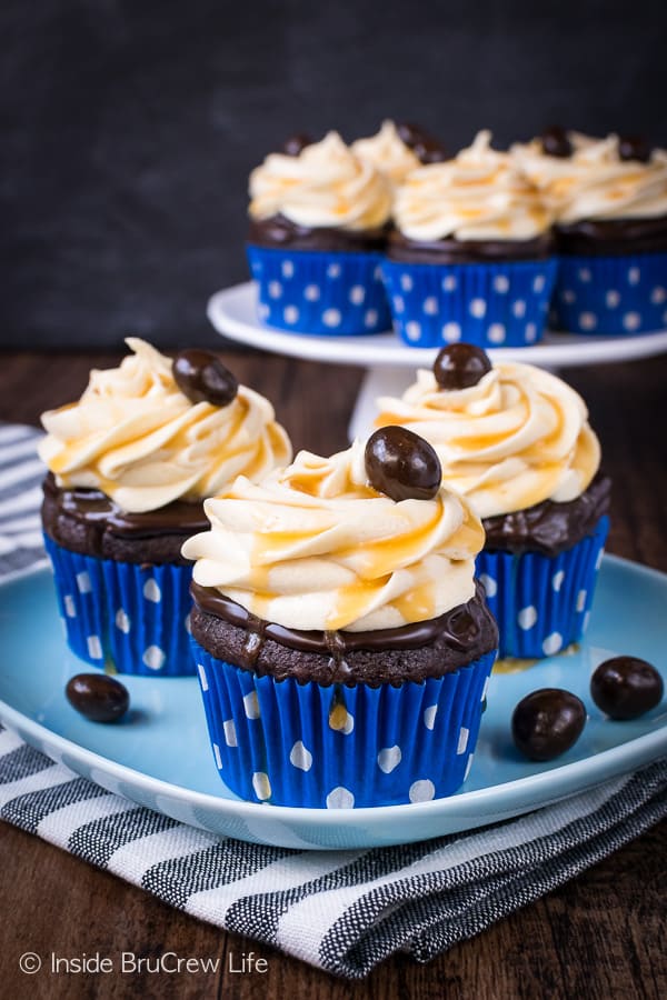 Caramel Mocha Cupcakes - the chocolate topping and caramel frosting gives these easy chocolate cupcakes a bakery flair. Make this recipe for parties and events and watch them disappear! #cupcakes #chocolate #caramel #mocha #dessert #easy #recipe