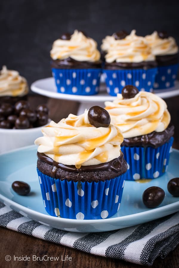 Caramel Mocha Cupcakes - these easy chocolate cupcakes are topped with chocolate and creamy caramel frosting. They would be a delicious addition to all your parties! #cupcakes #chocolate #caramel #mocha #dessert #easy #recipe