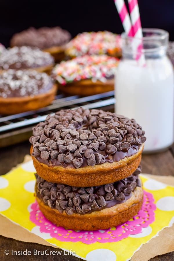 Sour Cream Banana Donuts - add a chocolate topping to these homemade banana donuts for a special breakfast treat! #banana #donuts #chocolate #bakeddonuts