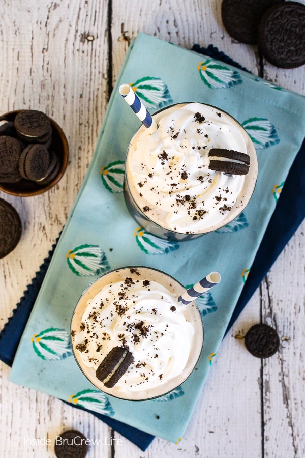 Mocha Oreo Milkshakes - ice cream, coffee, and Oreo cookies make an awesome summer drink. Try this easy recipe to cool off with. #milkshake #summer #coffee #mocha #oreocookies #nobake
