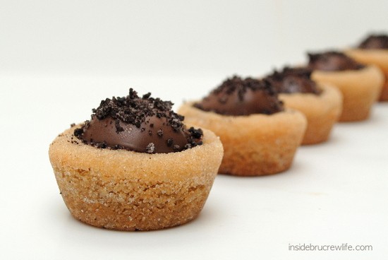 Hiding a cookie truffle inside these Peanut Butter Oreo Truffle Cookie Cups is such a great idea. Awesome dessert recipe!