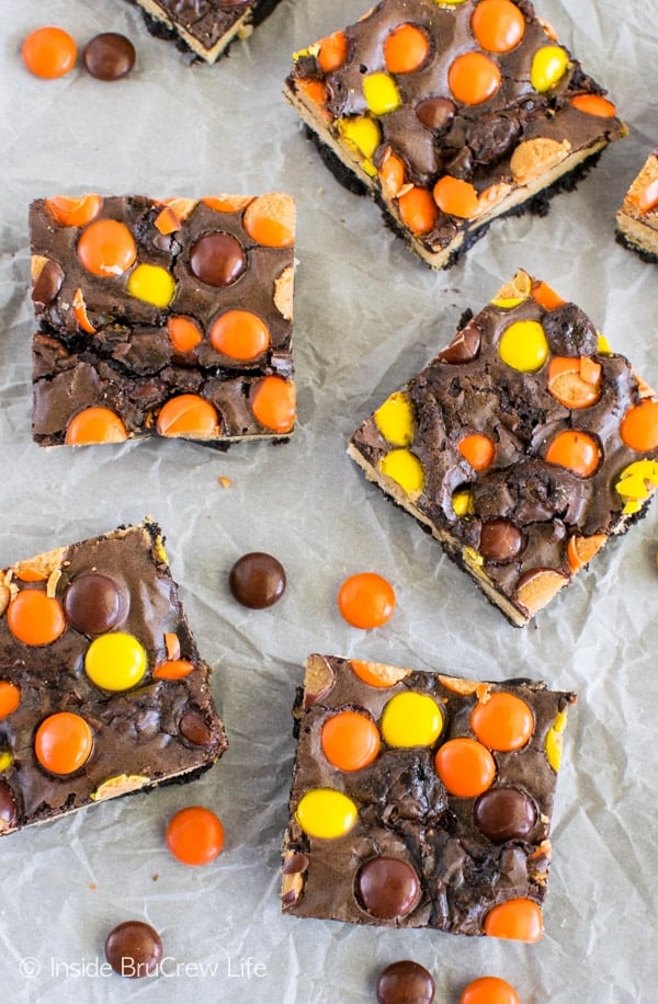 Oreo Reese's Brownie Bars - adding lots of cookies and candies makes these an awesome dessert recipe to make in a hurry! #brownies #Oreos #reesespieces #easy #dessert