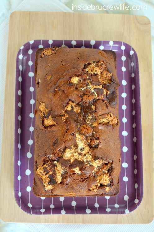 Nutella Marshmallow Pumpkin Bread - easy sweet bread with swirls of chocolate and marshmallow. Great fall breakfast recipe!