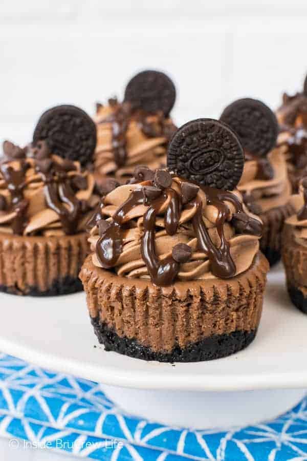 Mini Triple Chocolate Cheesecakes - little mini cheesecakes loaded with three kinds fo chocolate. Great recipe for parties! #chocolate #cheesecake #chocolatelovers #Oreocookies #minidesserts #recipe #dessert