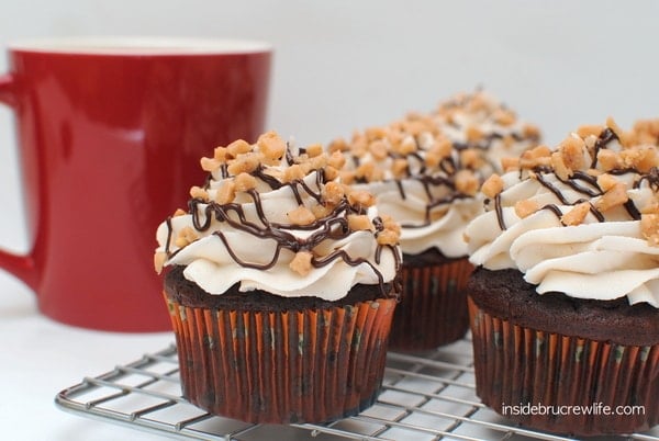 A batch of Toffee Mocha Cupcakes on a wire rack