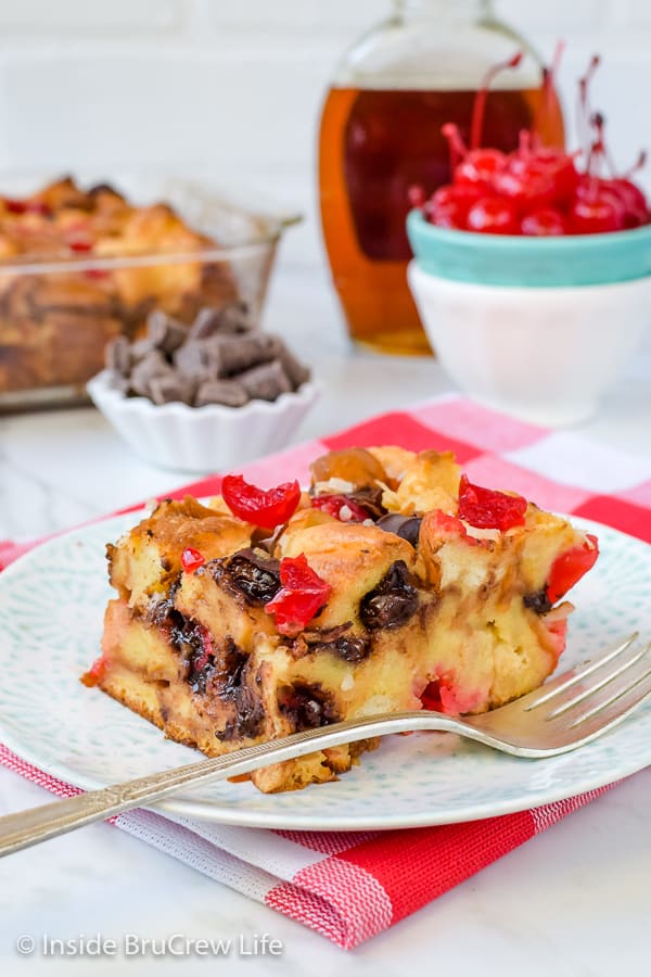 Cherry Chocolate French Toast Bake - cherries and chocolate chunks add a fun and delicious twist to this easy breakfast casserole. Try this easy recipe for breakfast or brunch! #frenchtoast #breakfast #casserole #mothersday #cherry