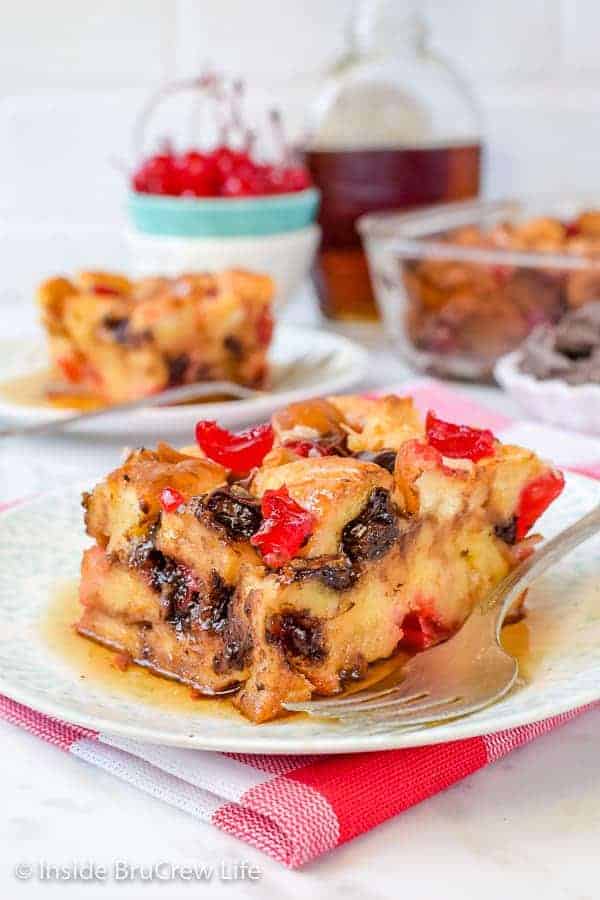 Cherry Chocolate French Toast Bake - this soft and delicious breakfast casserole has pockets of chocolate and cherry pieces. Make this easy recipe for breakfast or brunch. #frenchtoast #breakfast #casserole #mothersday #cherry