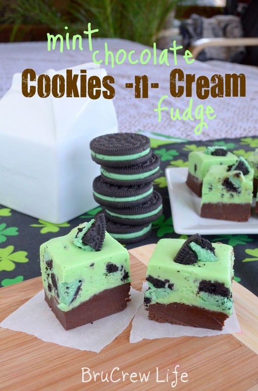 2 pieces of fudge with a chocolate layer and a green mint layer loaded with mint Oreos.
