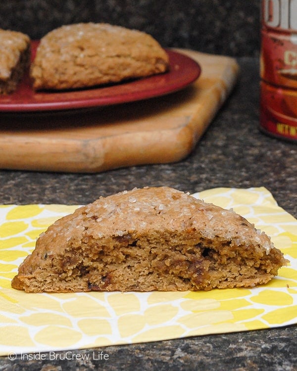 Toffee Latte Scones - these soft yet crumbly scones are loaded with sweet toffee bits. Enjoy this easy recipe with a cup of coffee for breakfast! #scones #toffee #latte #coffee #breakfast #recipe