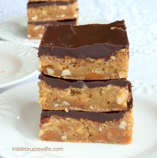 Caramel, peanuts, and chocolate give these blonde brownies a Whatchamacallit candy bar taste.