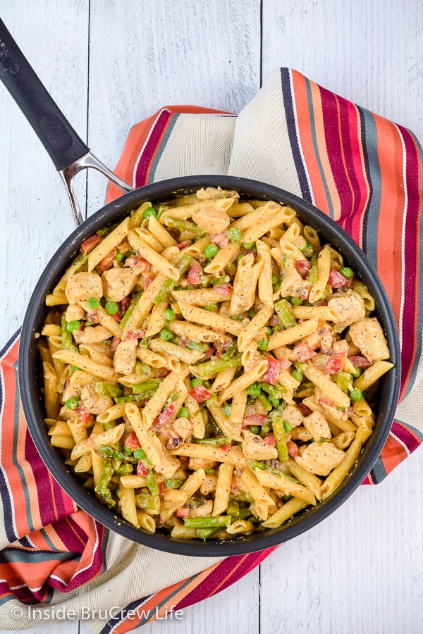 Spicy Chipotle Chicken Pasta - this copycat recipe from The Cheesecake Factory has pasta, veggies, and chicken in a spicy cream sauce. Make this easy recipe for dinner on busy nights. #pasta #copycat #thecheesecakefactory #chipotle #chicken