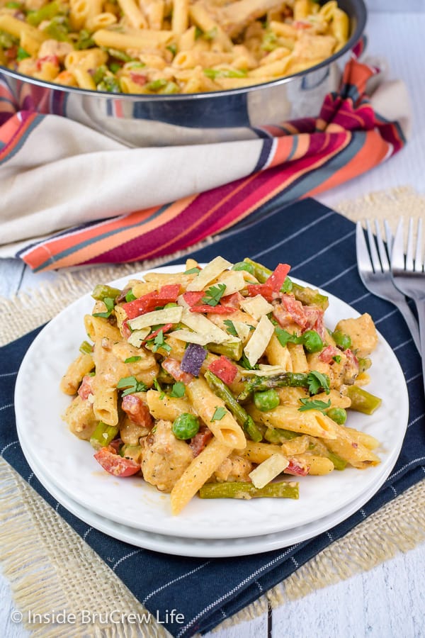 Spicy Chipotle Chicken Pasta - fresh veggies, chicken, and pasta in a spicy cream sauce makes a delicious and quick dinner. Great copycat recipe from The Cheesecake Factory. Try this easy recipe for dinner! #pasta #copycat #thecheesecakefactory #chipotle #chicken