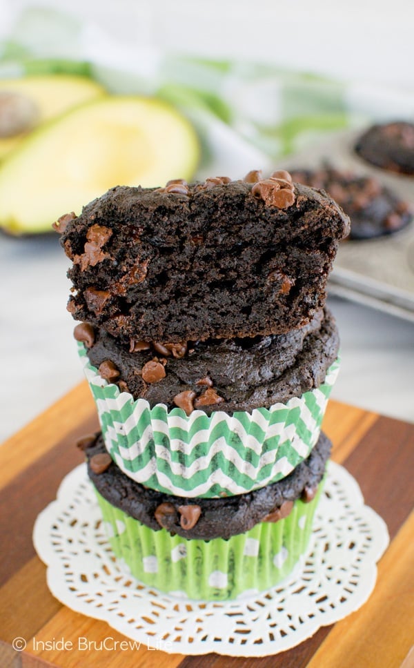 https://insidebrucrewlife.com/wp-content/uploads/2012/04/Chocolate-Avocado-Muffins-4-1.jpg