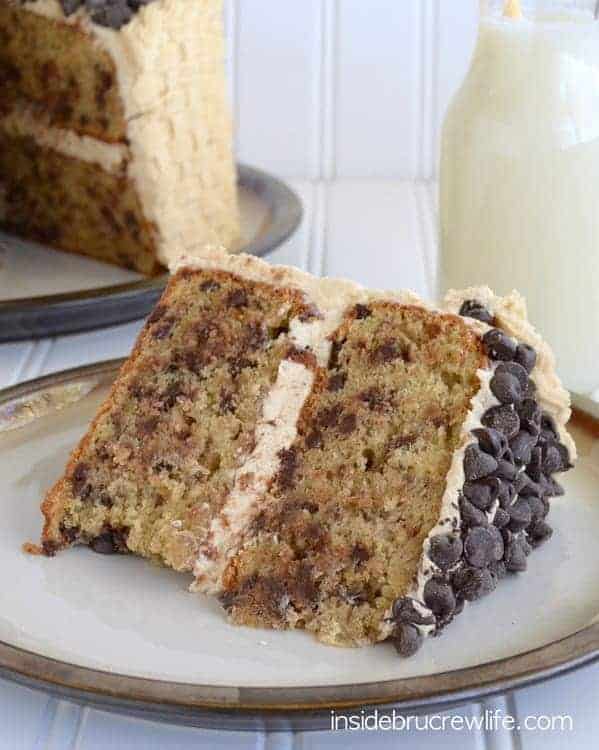 Chocolate Chip Banana Cake with Honey Peanut Butter Frosting - banana cake frosted with a homemade peanut butter frosting makes this cake so impressive and delicious! Try this delicious layer cake when you need a great party cake! #banana #cake #layercake #peanutbutterfrosting #basketweave