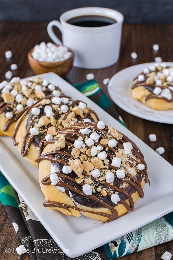 Cheesecake S'mores Danish - sweet rolls filled with chocolate and marshmallow. Easy recipe for breakfast or snack! #breakfast #danish #cheesecake #donut #smores #brunch