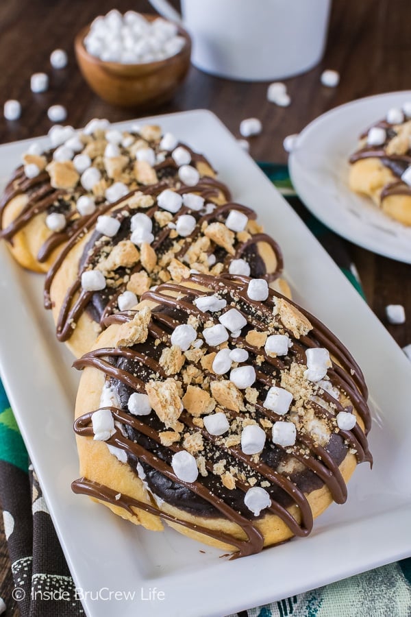 Cheesecake S'mores Danish - marshmallow and chocolate filled rolls are a fun treat for breakfast. Easy recipe to have ready in 20 minutes! #breakfast #danish #cheesecake #donut #smores #brunch