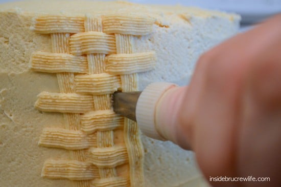 How to decorate a cake with basket weave