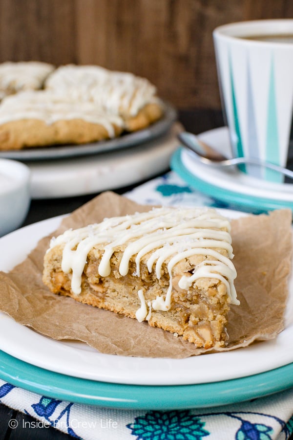 Salted Caramel White Chocolate Mocha Scones - white chocolate drizzles and sea salt add a great sweet and salty flavor to these buttery homemade scones. Make this easy recipe for brunch or breakfast! #scones #homemade #saltedcaramel #whitechocolate #mocha #breakfast