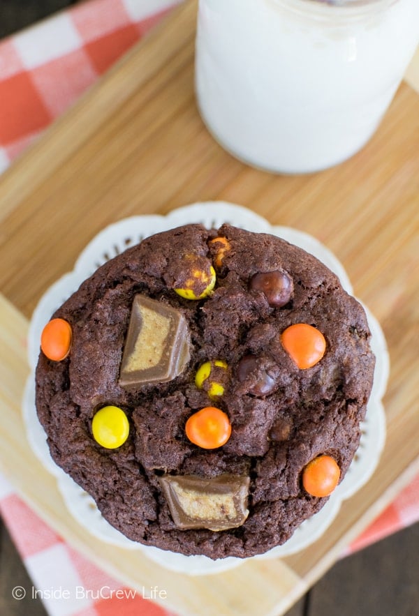 Peanut butter cups & Reese's Pieces make these Banana Reese's Cookies so hard to resist! This is an awesome recipe!