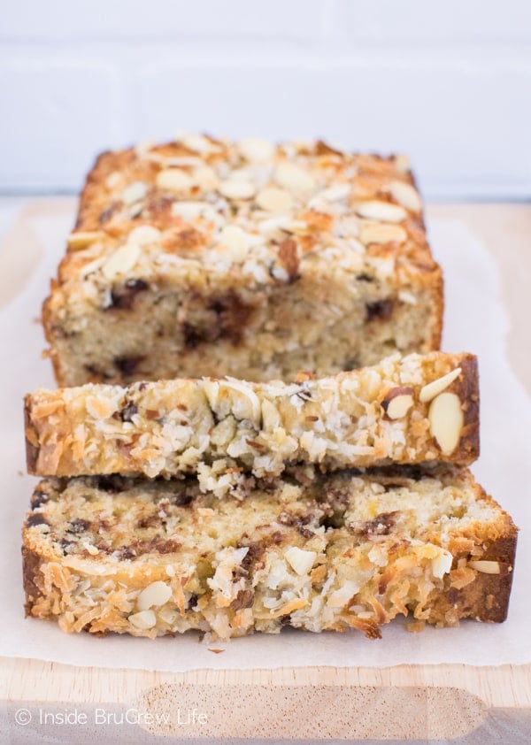 Almond Joy Banana Bread - this banana bread is loaded with chocolate, coconut, and almonds. Delicious sweet bread recipe to make with extra ripe bananas. #bananabread #coconut #almondjoy #sweetbread #breakfast #banana