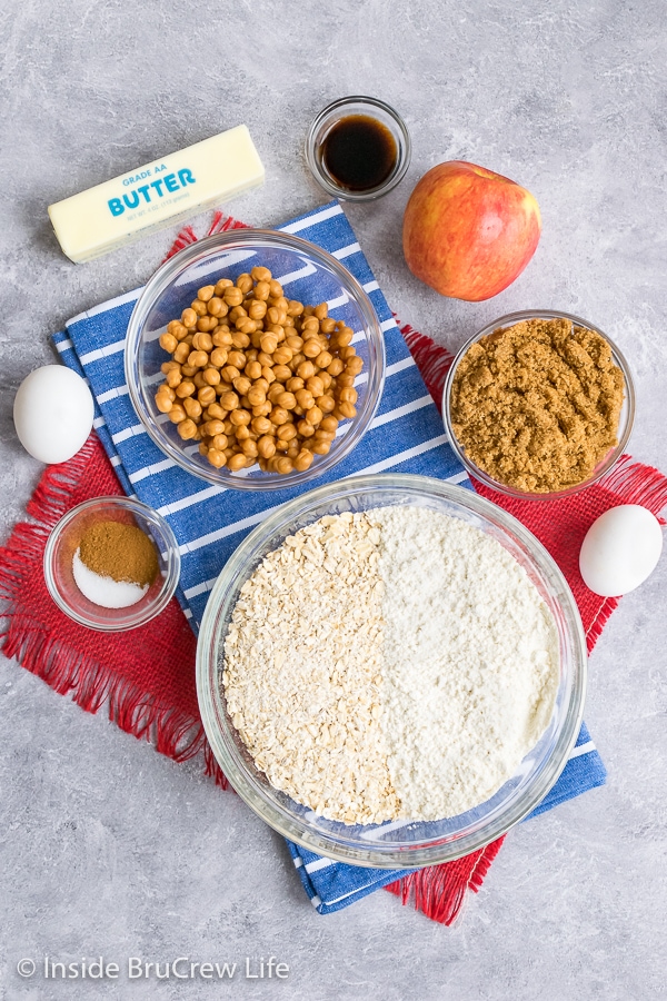 Overhead picture of ingredients needed to make homemade apple granola bars.