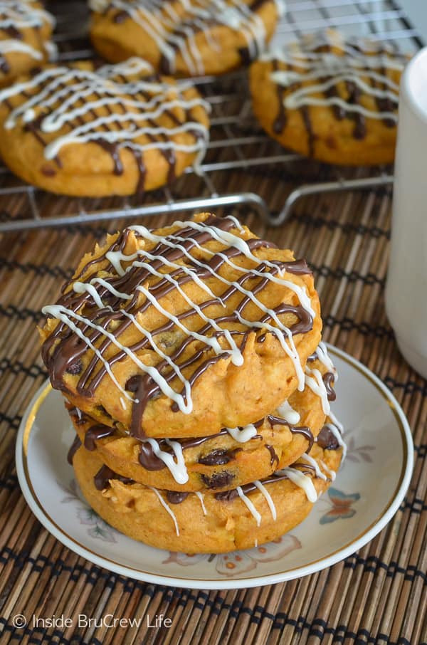 Pumpkin Raisinets Muffin Tops - these easy two ingredient muffins get a fun treatment with chocolate and Raisinets! Try this fun breakfast this fall! #muffins #pumpkin #twoingredientmuffins #fall #breakfast #chocolate #raisinets #muffintops 