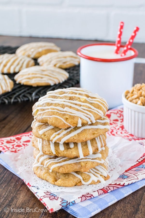 Toffee Apple Pie Cookies - these soft apple cookies are loaded with toffee and graham cracker crumbs. Perfect cookie recipe for any time! #apple #cookies #homemade #fall #toffee #cookiejar #baking