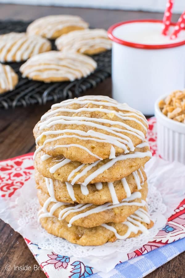 Toffee Apple Pie Cookies - sweet candy bits and shredded apples make these apple cookies a must make recipe. These awesome cookies stay soft for days! #apple #cookies #homemade #fall #toffee #cookiejar #baking