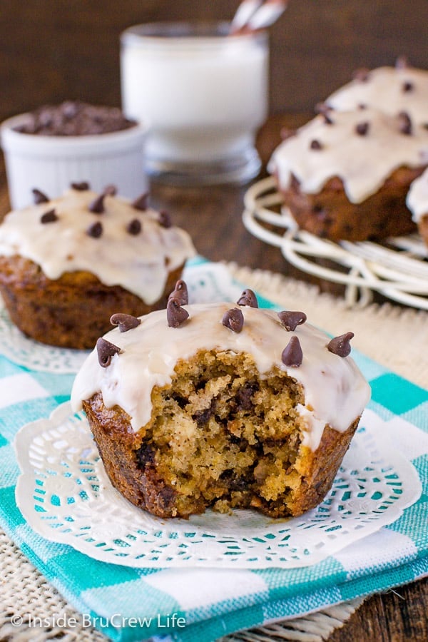Chocolate Chip Oatmeal Muffins - these delicious breakfast muffins will make you think you are eating cookies for breakfast! Easy recipe to make for snacking on throughout the day! #muffins #oatmeal #chocolatechip #breakfast #coffee