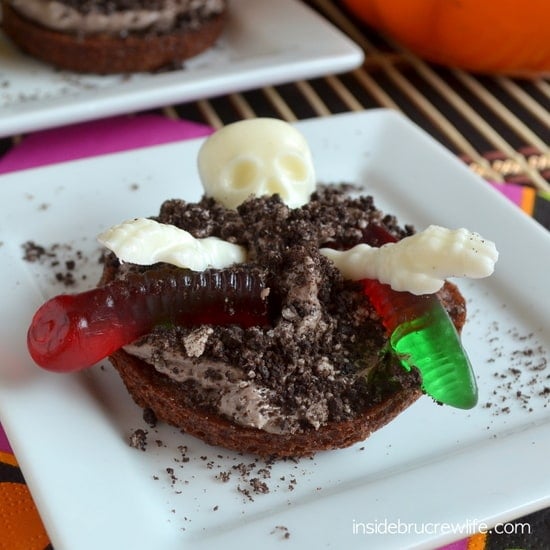 These mini brownie pizzas are topped with pudding, Oreo cookies, and spooky candies. Kids go crazy for them!!!