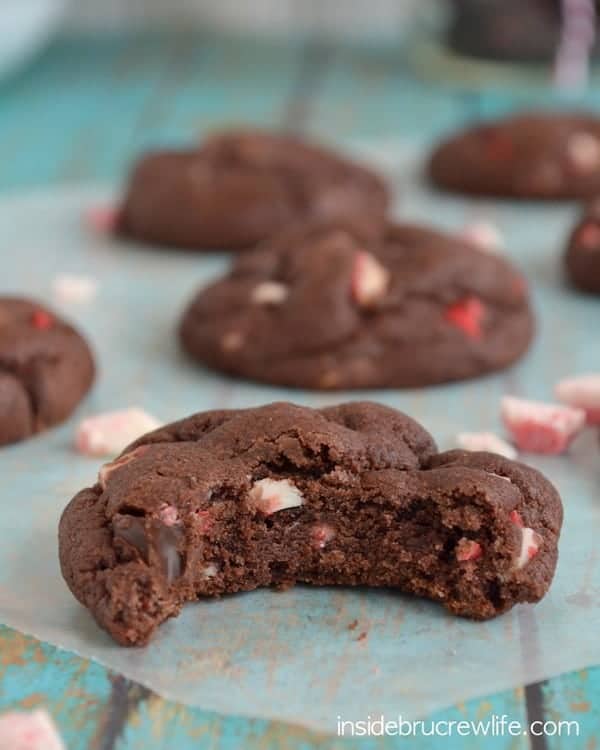 Peppermint Mocha Pudding Cookies - soft chocolate cookies loaded with chocolate chips and peppermint bits. Great recipe to make for Christmas cookie exchanges!