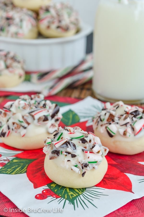 Shortbread cookie balls topped with white chocolate and candy cane pieces.