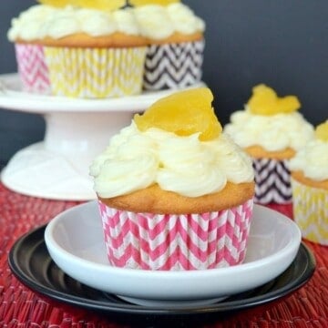 vanilla cupcakes with pineapple filling