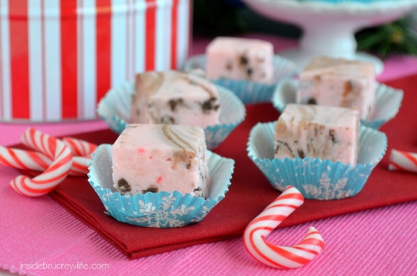 Chocolate Chip Candy Cane Fudge - easy candy cane pudding fudge with candy cane pieces and chocolate chips