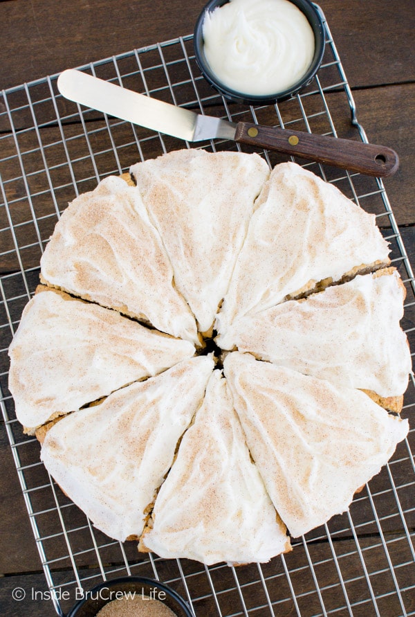 Banana Toffee Scones - soft and flakey banana scones with toffee and cinnamon sugar frosting makes a great breakfast recipe. #banana #scones #breakfast #toffee