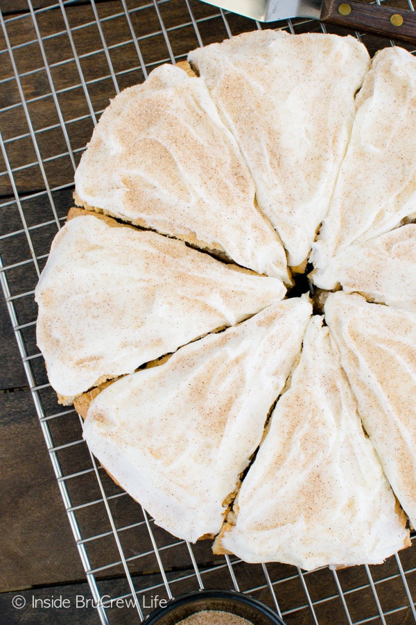 Banana Toffee Scones - toffee bits and cinnamon sugar frosting add a fun flair to these easy banana scones. Great recipe for breakfast or brunch. #banana #scones #breakfast #toffee