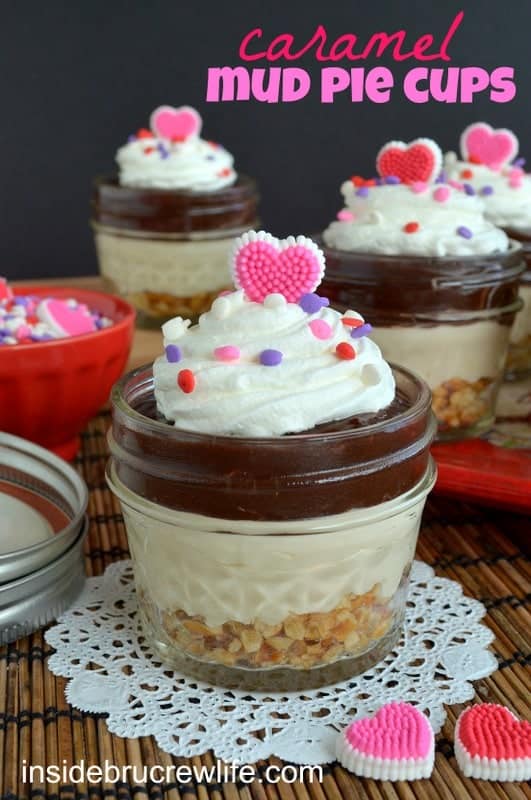 No Bake Caramel Mud Pie Cups - no bake pudding cheesecake cups with a pretzel crust is a fun dessert any time!