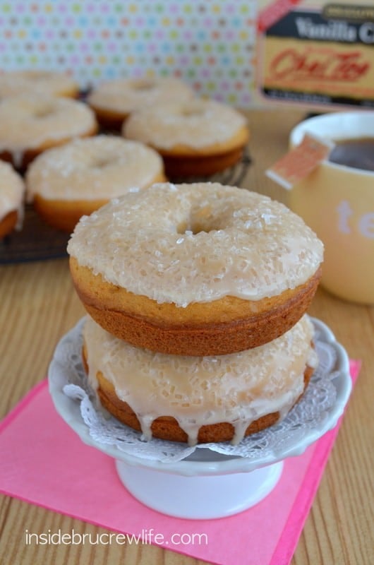 Vanilla Chai Baked Donuts - easy donuts with vanilla chai tea in the batter and in the glaze on top.  Fun recipe for breakfast!